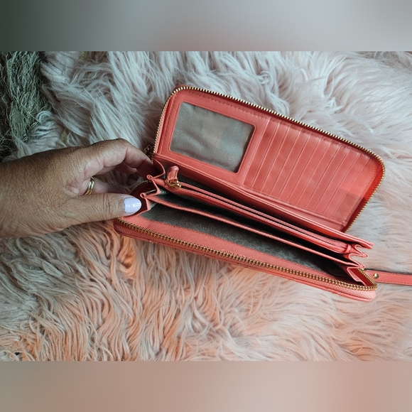 Michael Kors Jet Set Travel Quilted Leather Continental Wallet with heart chain - Picture 3 of 3